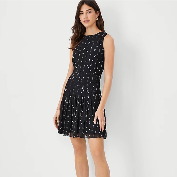Ann Taylor Floral Pleated Flare Dress NWT - Picture 1 of 7